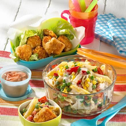 Nudelsalat mit Hähnchen-Nuggets Rezept