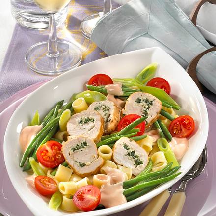 Nudelsalat mit Kräuterschnecken Rezept Nudelsalat mit Kräuterschnecken Rezept