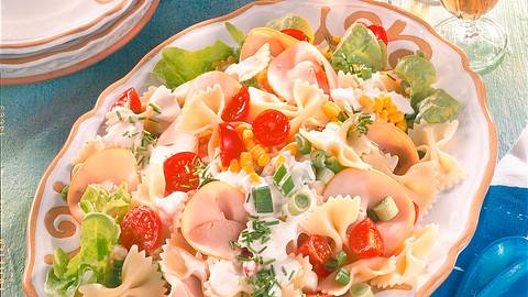 Nudelsalat mit leichter Schmandcreme Rezept - Foto: Först, Thomas