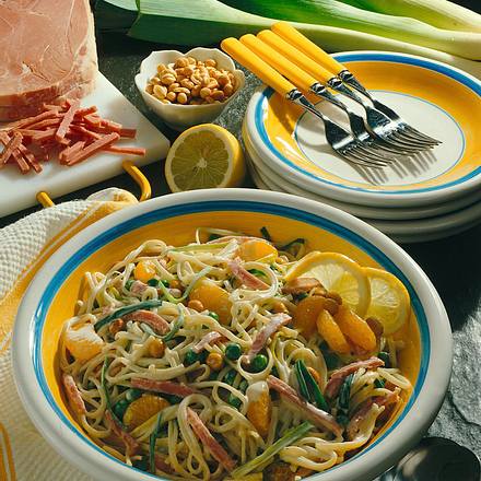 Nudelsalat mit Mandarinen und Schinken Rezept