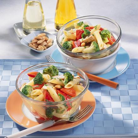 Nudelsalat mit Paprika-Mandel-Soße Rezept Nudelsalat mit Paprika-Mandel-Soße Rezept