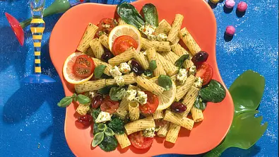 Nudelsalat mit Pesto Rezept - Foto: LECKER @ Bauer Media Group