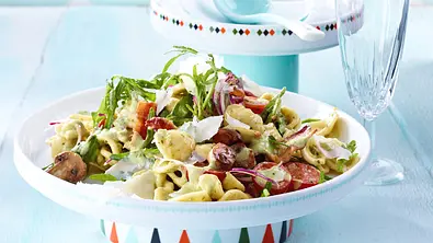 Nudelsalat mit Pesto-Salatcreme Rezept - Foto: LECKER @ Bauer Media Group