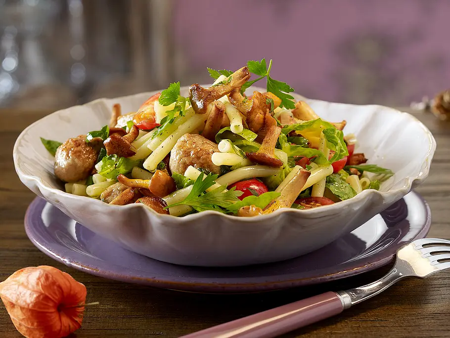 Nudelsalat mit Pfifferlingen