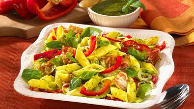 Nudelsalat mit Speck und Pesto Rezept - Foto: LECKER @ Bauer Media Group