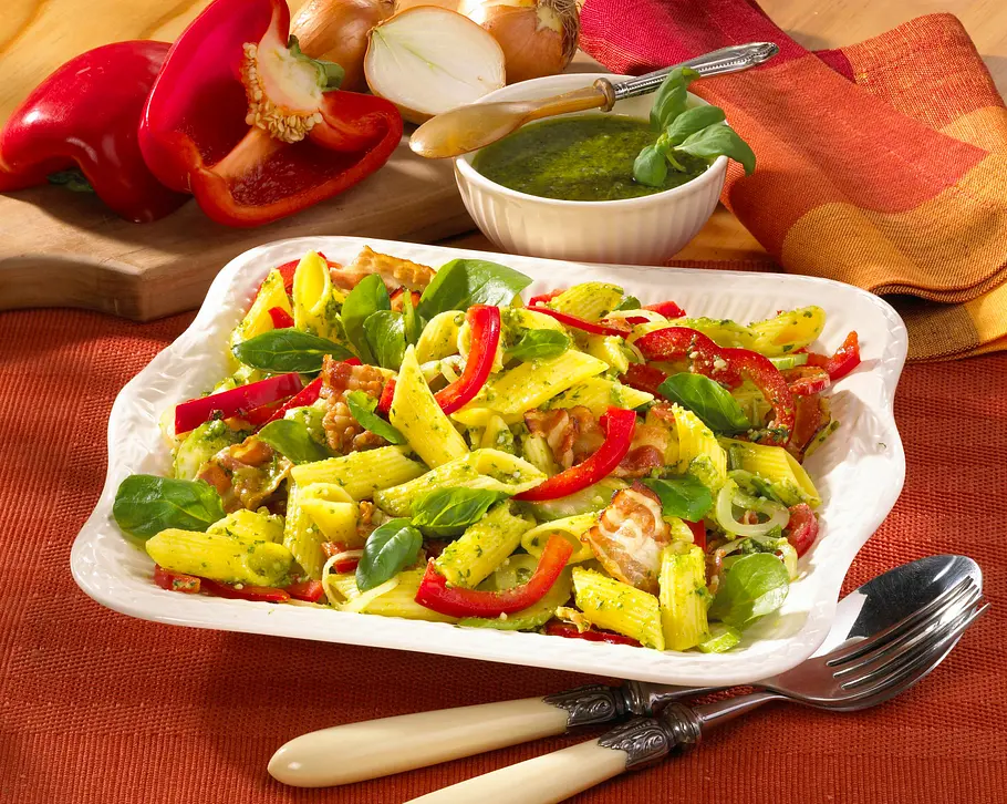 Nudelsalat mit Speck und Pesto Rezept Nudelsalat mit Speck und Pesto Rezept