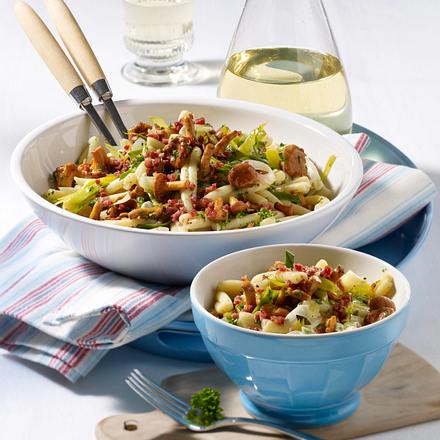 Nudelsalat mit Speck-Vinaigrette Rezept Nudelsalat mit Speck-Vinaigrette Rezept