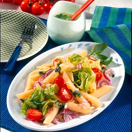 Nudelsalat mit Tomate & Basilikum Rezept