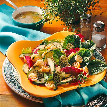 Nudelsalat mit Zucchini Rezept