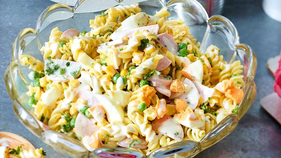 Nudelsalat-Rezepte - die leckersten Ideen | LECKER
