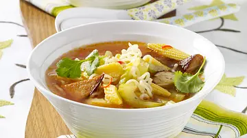 Nudelsuppe aus dem Wok Rezept - Foto: LECKER @ Bauer Media Group Nudelsuppe aus dem Wok Rezept - Foto: LECKER @ Bauer Media Group