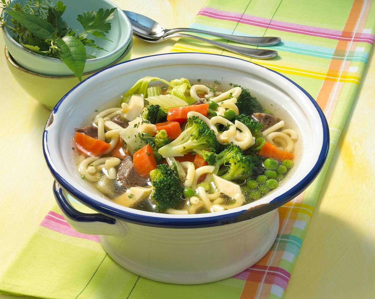 Nudelsuppe mit Eierstich Rezept