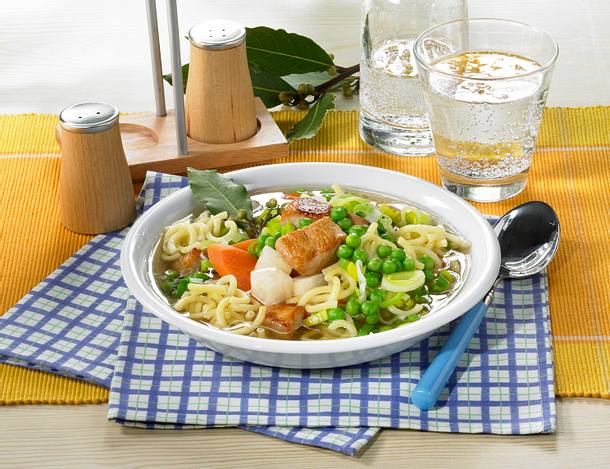 Nudelsuppe mit Putenfleisch Rezept