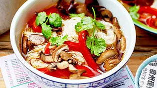 Nudelsuppe süßsauer Rezept - Foto: LECKER @ Bauer Media Group Nudelsuppe süßsauer Rezept - Foto: LECKER @ Bauer Media Group