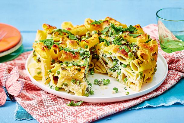 Nudeltorte „quattro formaggi“ mit Erbsen Rezept Nudeltorte „quattro formaggi“ mit Erbsen Rezept