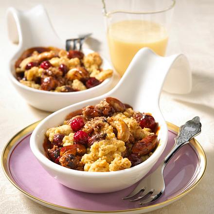 Nuss-Crumble mit kalter Vanillesoße Rezept