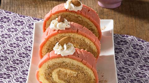 Nuss-Marzipan-Biskuitrolle Rezept - Foto: House of Food / Bauer Food Experts KG
