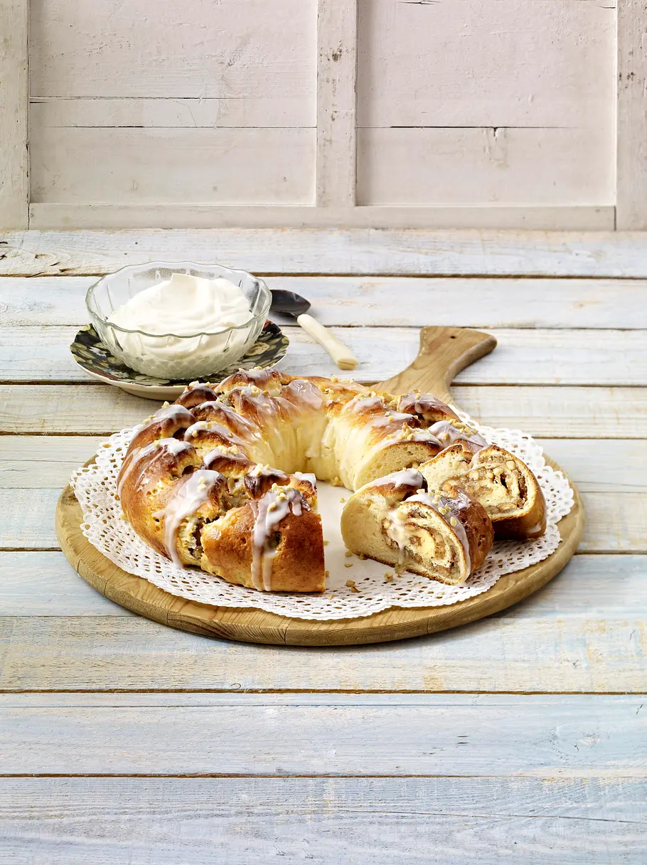 Nuss-Marzipan-Kranz Rezept
