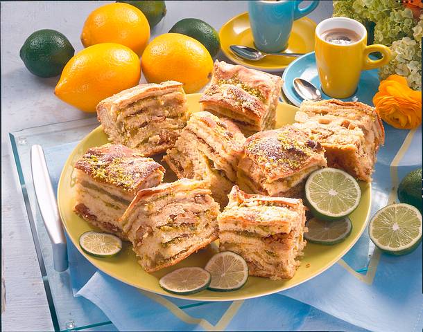 Nuss-Marzipankuchen Rezept Nuss-Marzipankuchen Rezept