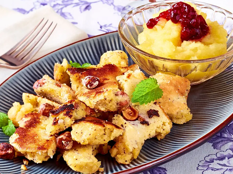 Nuss-Mohnschmarrn zu Apfelkompott Rezept Nuss-Mohnschmarrn zu Apfelkompott Rezept