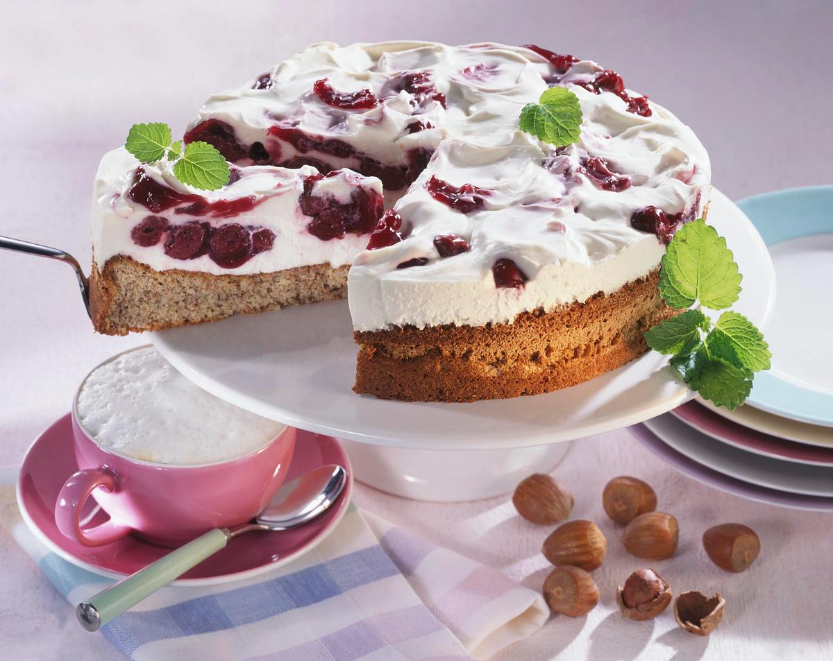 Nuss-Quark-Sahnetorte Rezept