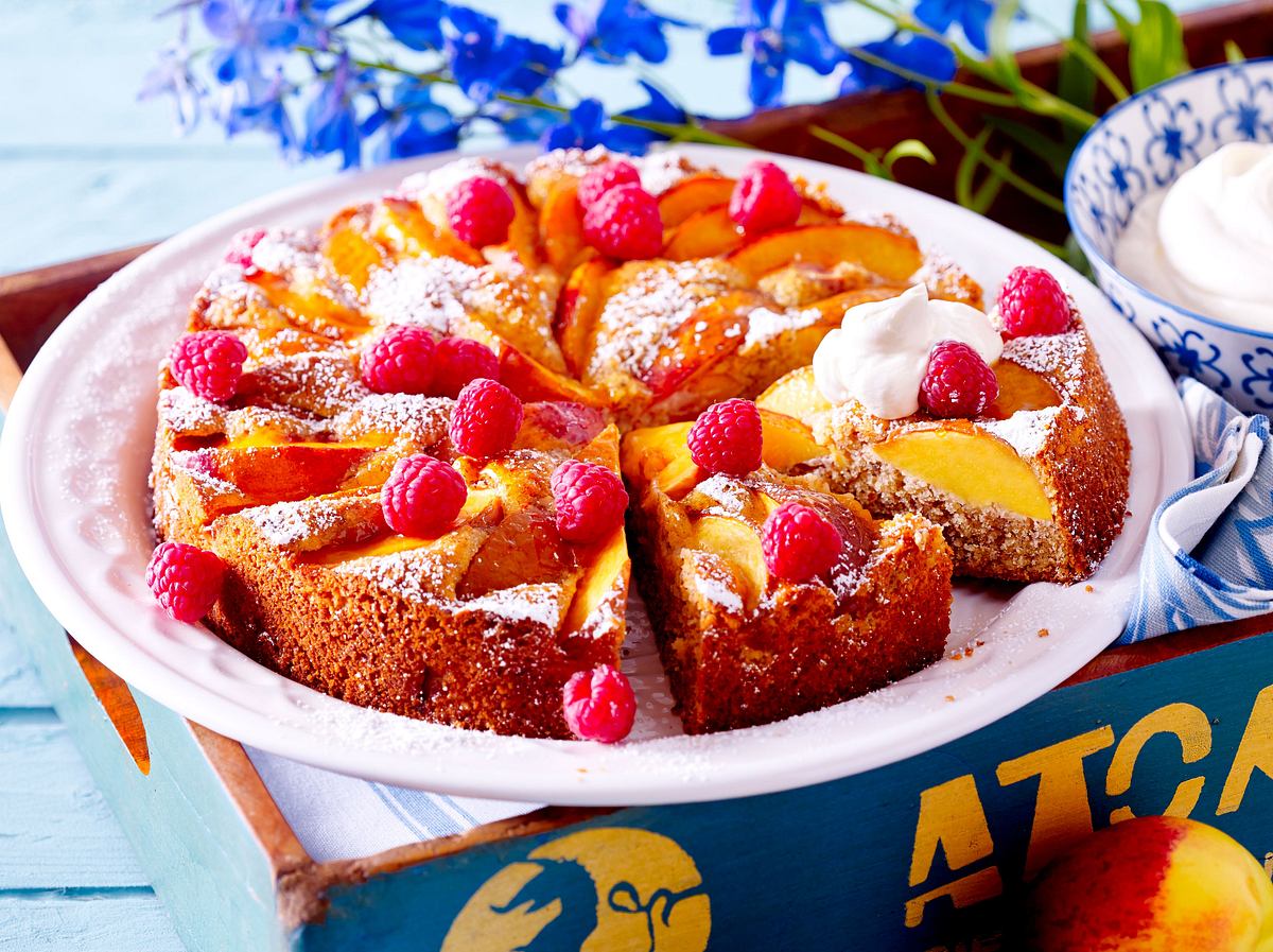 Sommer-Nusskuchen mit Nektarinen Rezept