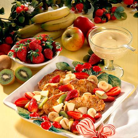 Nuß-Schuhsohlen mit Obstsalat Rezept Nuß-Schuhsohlen mit Obstsalat Rezept