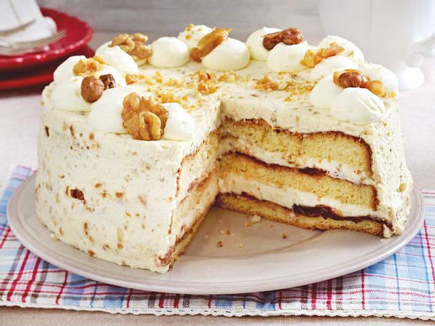 Nuss-Torte mit Rumcreme Rezept Nuss-Torte mit Rumcreme Rezept