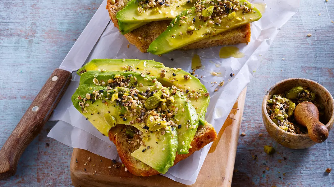 Nussbrot mit Avocado Rezept - Foto: LECKER @ Bauer Media Group Nussbrot mit Avocado Rezept - Foto: LECKER @ Bauer Media Group