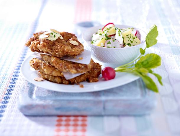 Nussige Minischnitzel Wiener Art Mit Schmand Kartoffelsalat Rezept Lecker