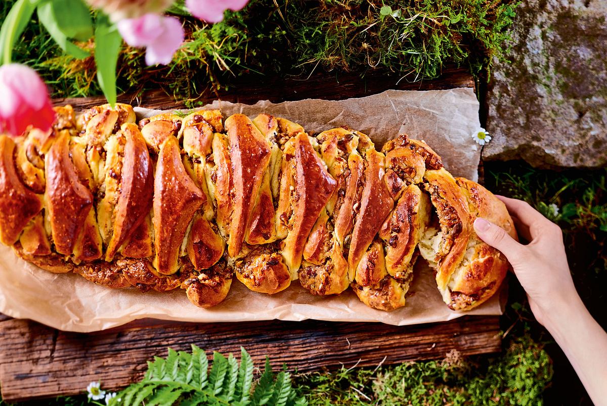 Nussiger Hoppelhasen-Hefezopf Rezept