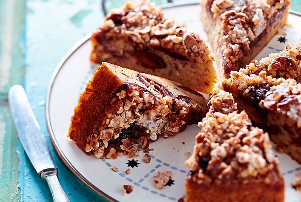 Nusskuchen mit Pflaumen Rezept Nusskuchen mit Pflaumen Rezept