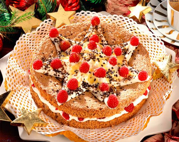 Nusstorte mit Himbeeren Rezept Nusstorte mit Himbeeren Rezept