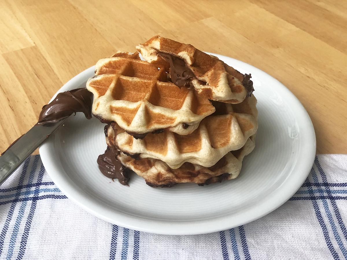 Nutellabrötchen aus dem Waffeleisen - so geht's