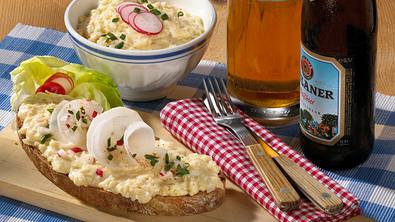 Obatzter mit Landbrot Rezept - Foto: LECKER @ Bauer Media Group