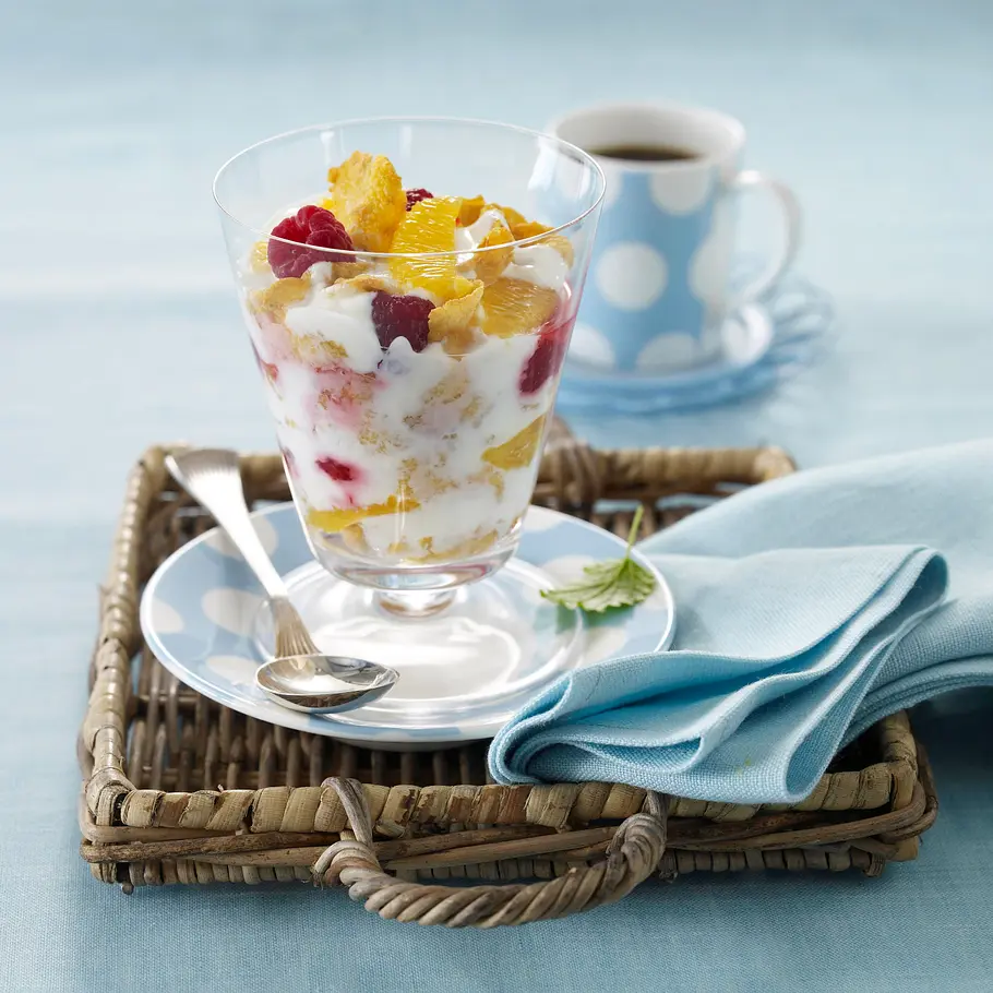 Obst mit Cornflakes und Joghurt Rezept Obst mit Cornflakes und Joghurt Rezept