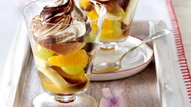 Obstcocktail mit Mascarpone-Schoko-Schaum Rezept - Foto: LECKER @ Bauer Media Group