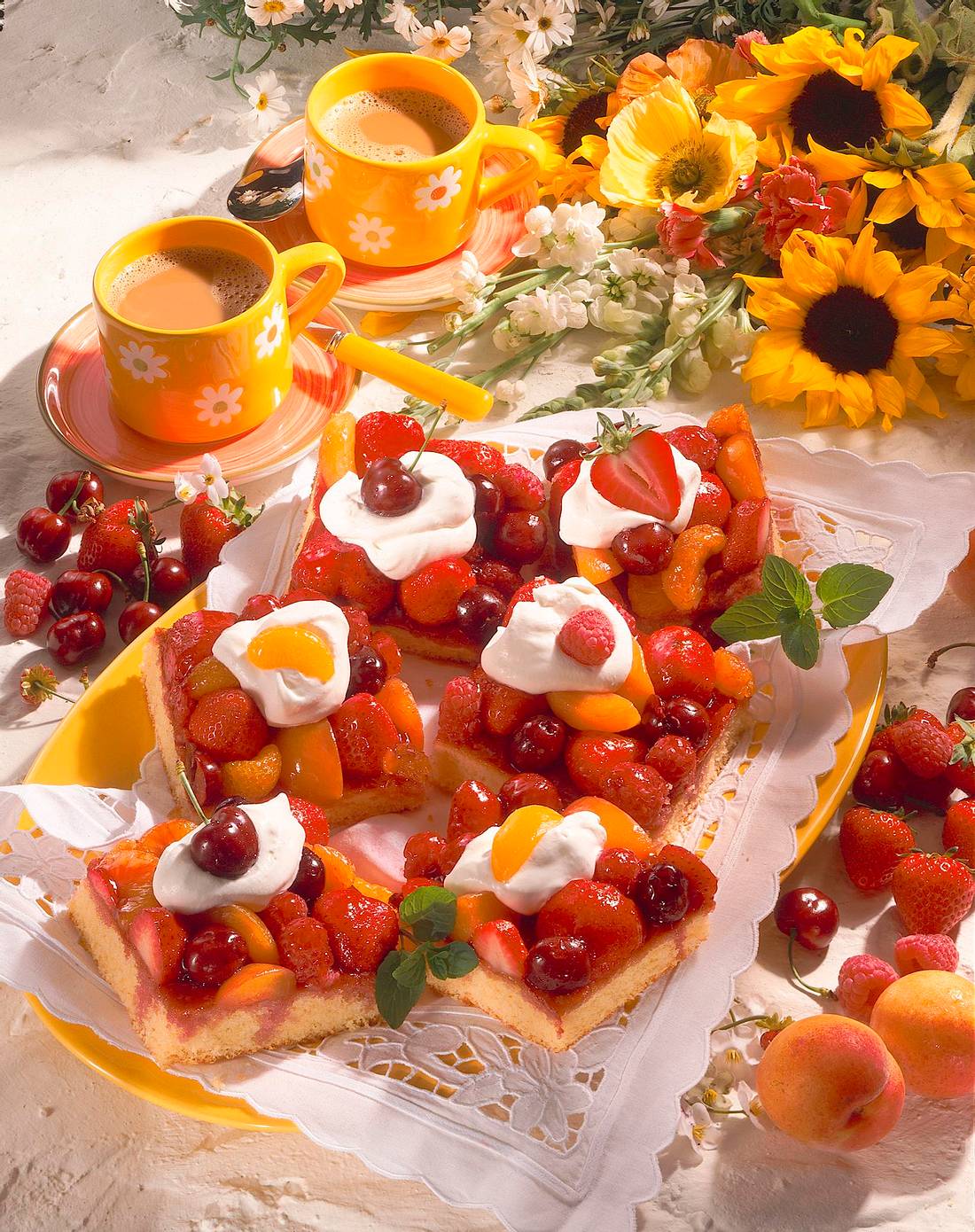 Obstkuchen vom Blech Rezept | LECKER