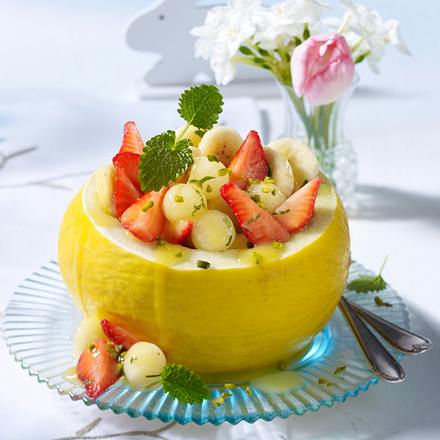 Obstsalat in Melonenhälften Rezept Obstsalat in Melonenhälften Rezept