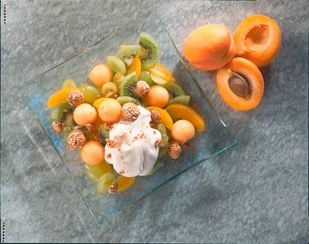 Obstsalat mit Eierlikörsahne Rezept