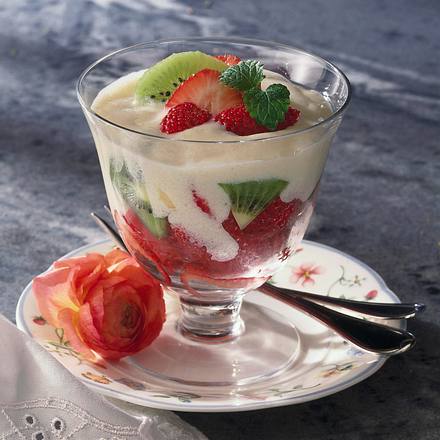 Obstsalat mit Grießsoße Rezept Obstsalat mit Grießsoße Rezept