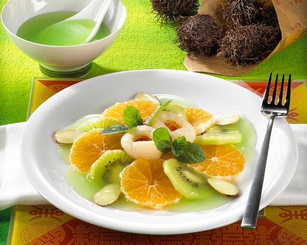 Obstsalat mit grüner Soße Rezept