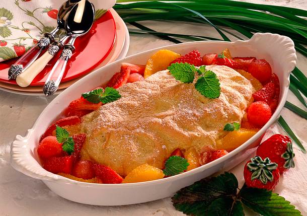 Obstsalat mit Nockerlhaube Rezept