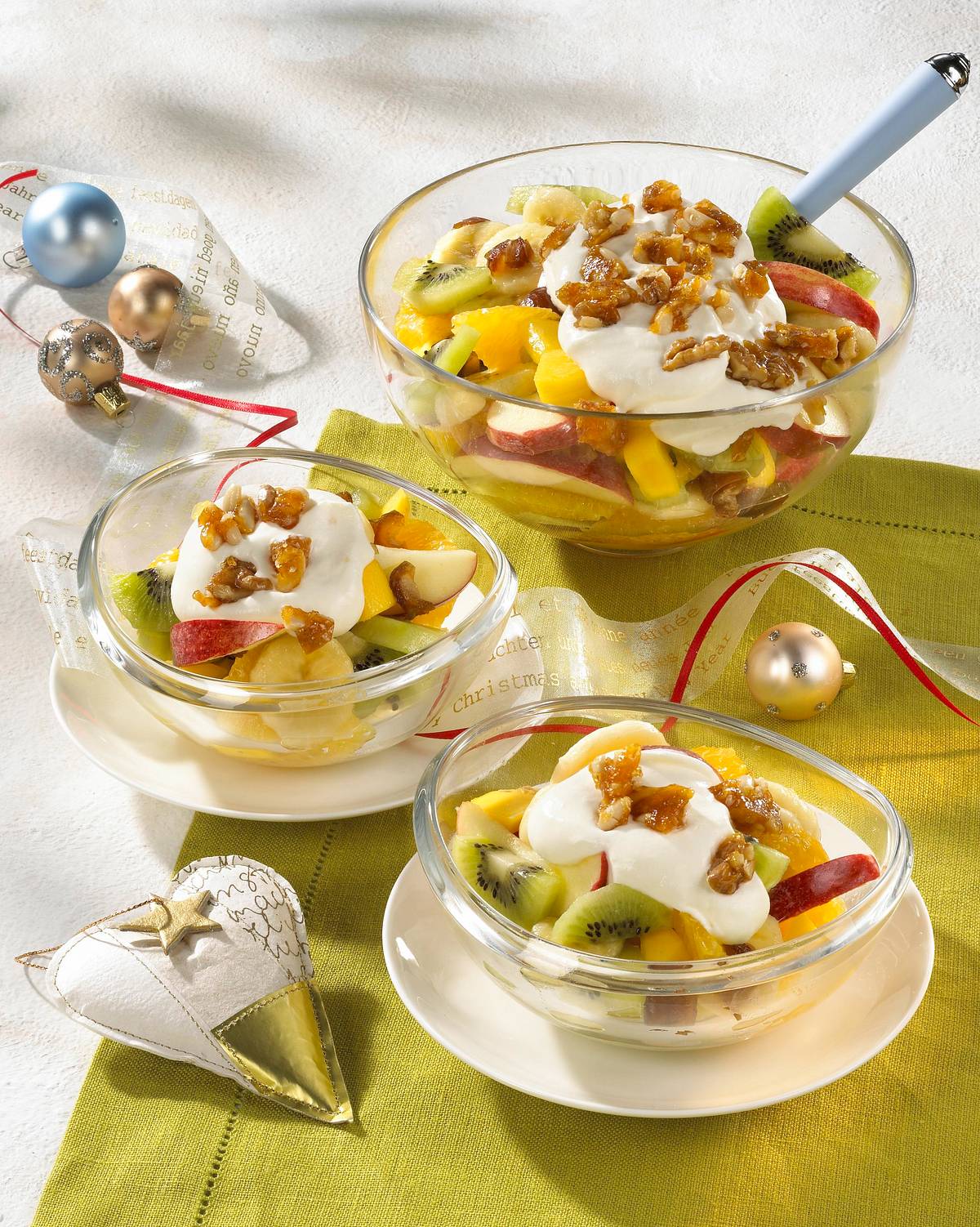 Obstsalat mit Nusskrokant Rezept