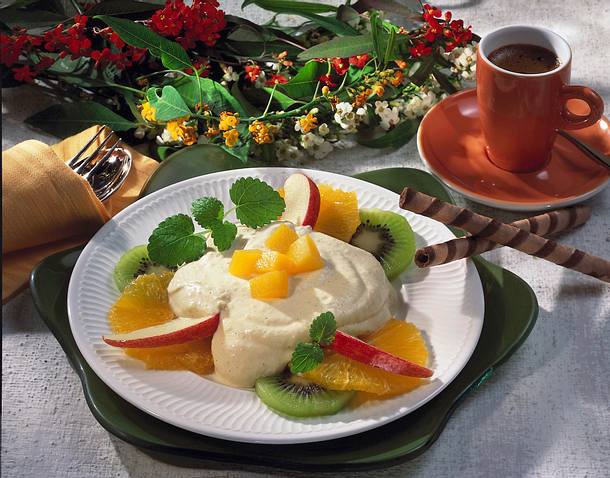 Obstsalat mit Pfirsich-Mascarponecreme Rezept Obstsalat mit Pfirsich-Mascarponecreme Rezept