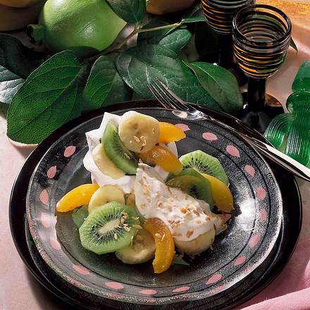 Obstsalat mit Schokobaiser Rezept Obstsalat mit Schokobaiser Rezept