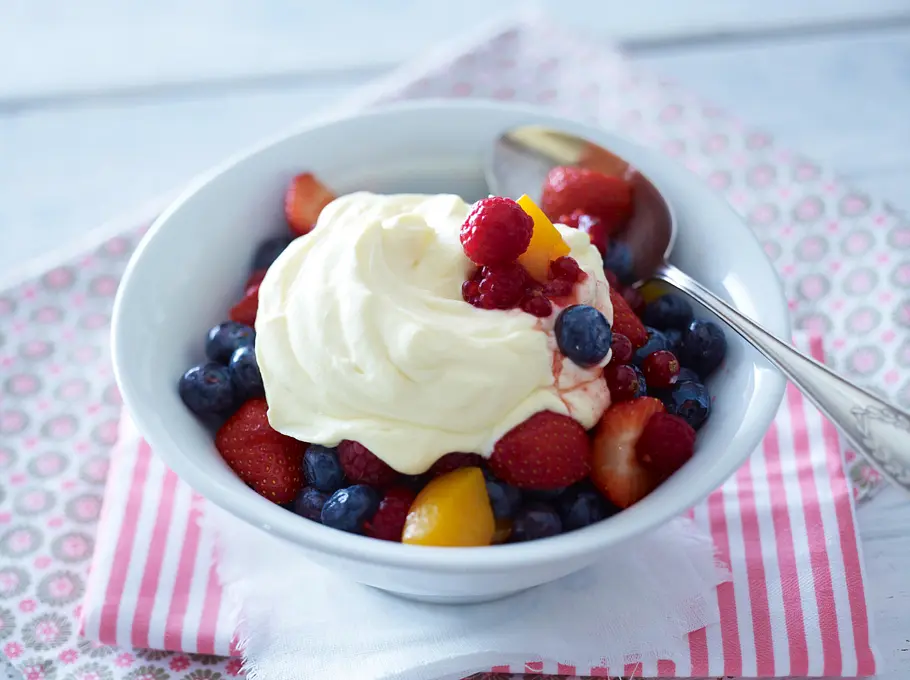 Obstsalat mit Vanille-Mascarpone-Creme Rezept Obstsalat mit Vanille-Mascarpone-Creme Rezept