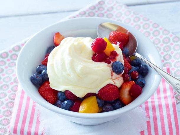 Obstsalat mit Vanille-Mascarpone-Creme Rezept Obstsalat mit Vanille-Mascarpone-Creme Rezept