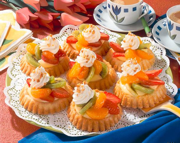 Obsttörtchen mit Vanille-Eierlikör-Creme Rezept Obsttörtchen mit Vanille-Eierlikör-Creme Rezept