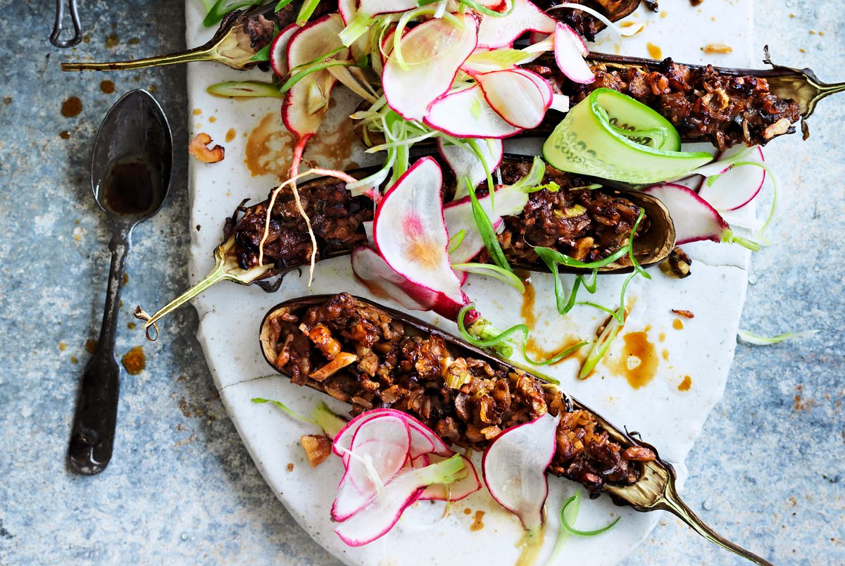 Ofen-Aubergine mit Walnuss-Füllung Rezept